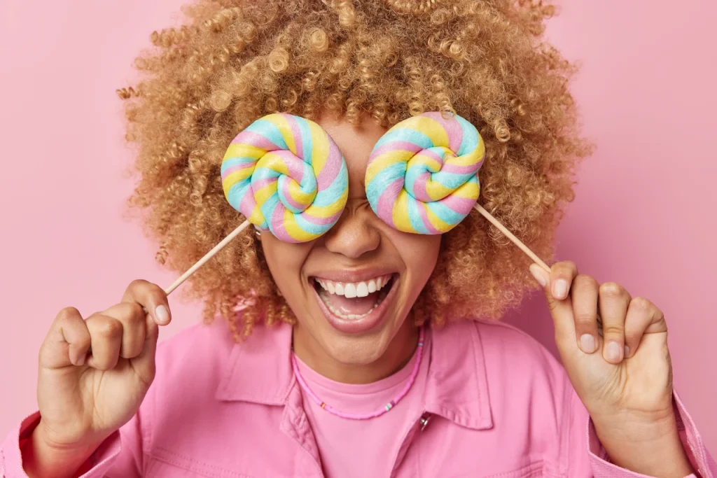 Chica feliz con dulces Candyland Tierra dulce